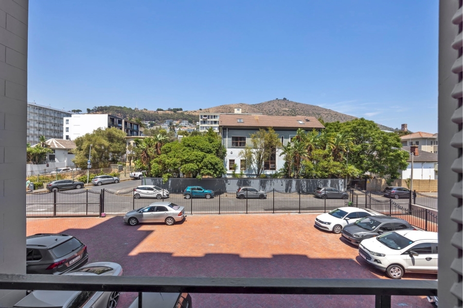 To Let 1 Bedroom Property for Rent in Green Point Western Cape